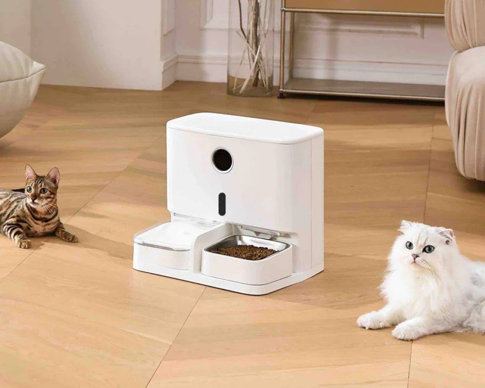 automatic pet feeder with camera